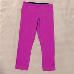 Item SOLD! Reversible Lululemon crop leggings